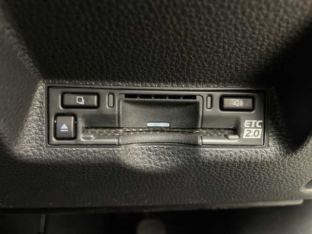 トヨタ ヤリスクロス ハイブリッド Z 群馬県 2025(令7)年 1.1万km プラチナホワイトパールマイカ 純正８型ナビ　/全周囲カメラ　/シートヒーター　/ハーフレザーシート　/ステアリングヒータ　/レーダークルーズコントロール　/ＥＴＣ２．０　/ＢＳＭ　/オートマチックハイビーム　/プリクラッシュセーフティシステム　/禁煙