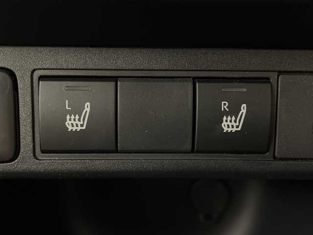 トヨタ ヤリスクロス ハイブリッド Z 群馬県 2025(令7)年 1.1万km プラチナホワイトパールマイカ 純正８型ナビ　/全周囲カメラ　/シートヒーター　/ハーフレザーシート　/ステアリングヒータ　/レーダークルーズコントロール　/ＥＴＣ２．０　/ＢＳＭ　/オートマチックハイビーム　/プリクラッシュセーフティシステム　/禁煙