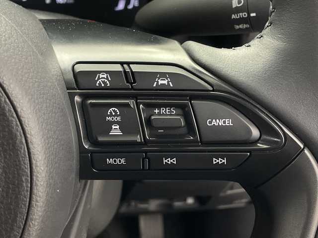 トヨタ ヤリスクロス ハイブリッド Z 群馬県 2025(令7)年 1.1万km プラチナホワイトパールマイカ 純正８型ナビ　/全周囲カメラ　/シートヒーター　/ハーフレザーシート　/ステアリングヒータ　/レーダークルーズコントロール　/ＥＴＣ２．０　/ＢＳＭ　/オートマチックハイビーム　/プリクラッシュセーフティシステム　/禁煙