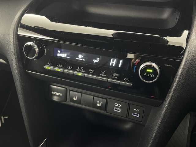 トヨタ ヤリスクロス ハイブリッド Z 群馬県 2025(令7)年 1.1万km プラチナホワイトパールマイカ 純正８型ナビ　/全周囲カメラ　/シートヒーター　/ハーフレザーシート　/ステアリングヒータ　/レーダークルーズコントロール　/ＥＴＣ２．０　/ＢＳＭ　/オートマチックハイビーム　/プリクラッシュセーフティシステム　/禁煙