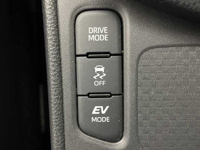 トヨタ ヤリスクロス ハイブリッド Z 群馬県 2025(令7)年 1.1万km プラチナホワイトパールマイカ 純正８型ナビ　/全周囲カメラ　/シートヒーター　/ハーフレザーシート　/ステアリングヒータ　/レーダークルーズコントロール　/ＥＴＣ２．０　/ＢＳＭ　/オートマチックハイビーム　/プリクラッシュセーフティシステム　/禁煙