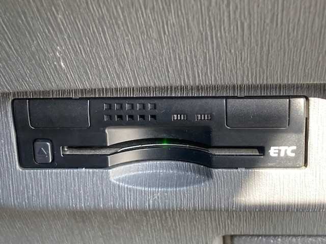 トヨタ プリウス α S Lセレクション 三重県 2012(平24)年 9.8万km ブラック (株)IDOMが運営する【じしゃロン四日市店】の自社ローン対象車両になります。こちらは現金ご利用時の価格です。自社ローンご希望の方は別途その旨お申付け下さい。/社外SDナビ（CD/BT/AM/FM）/バックカメラ/エンジンスタートボタン/スマートキー/ワンセグTV/前後ドライブレコーダー/LEDヘッドライト/社外16インチAW/社外フロアマット