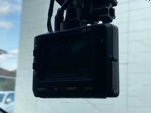 トヨタ プリウス α S Lセレクション 三重県 2012(平24)年 9.8万km ブラック (株)IDOMが運営する【じしゃロン四日市店】の自社ローン対象車両になります。こちらは現金ご利用時の価格です。自社ローンご希望の方は別途その旨お申付け下さい。/社外SDナビ（CD/BT/AM/FM）/バックカメラ/エンジンスタートボタン/スマートキー/ワンセグTV/前後ドライブレコーダー/LEDヘッドライト/社外16インチAW/社外フロアマット