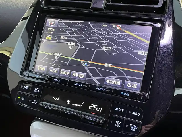 トヨタ プリウス A 岡山県 2017(平29)年 13.3万km ホワイトパールクリスタルシャイン 登録時走行距離132337KM/純正SDナビ(CD&DVD&BT)/バックカメラ/ビルトインETC/フルセグTV/クルーズコントロール/ブラインドスポットモニター/ヘッドアップディスプレイ/前後コーナーセンサー/プッシュスタート/スマートキー/取扱説明書/スペアキー