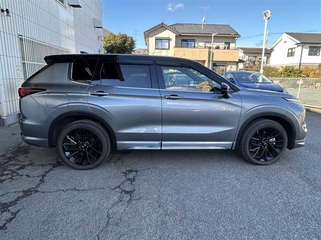 三菱 アウトランダー ＰＨＥＶ ブラックエディション 鹿児島県 2023(令5)年 0.3万km チタニウムグレーメタリック プッシュスタートキー/純正ナビ/・ナビゲーションディスプレイ/・USB/WI-FIナビ/・TV(フル)/・Bluetooth/・AM/・FM/フロント/サイド/バックカメラ/アラウンドビューモニター/ブレーキオートホールド/パワーバックドア/D席パワーシート/D/ N席シートヒーター/ドライブモード/プリクラッシュ/追従クルーズコントロール/コーナーセンサー/パドルシフト/アイドリングストップ/QI