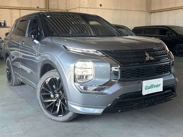 三菱 アウトランダー ＰＨＥＶ ブラックエディション 鹿児島県 2023(令5)年 0.3万km チタニウムグレーメタリック プッシュスタートキー/純正ナビ/・ナビゲーションディスプレイ/・USB/WI-FIナビ/・TV(フル)/・Bluetooth/・AM/・FM/フロント/サイド/バックカメラ/アラウンドビューモニター/ブレーキオートホールド/パワーバックドア/D席パワーシート/D/ N席シートヒーター/ドライブモード/プリクラッシュ/追従クルーズコントロール/コーナーセンサー/パドルシフト/アイドリングストップ/QI