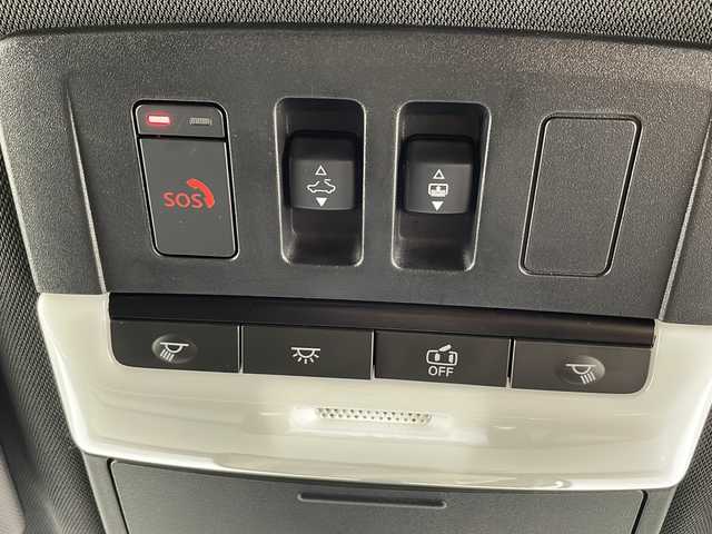 三菱 アウトランダー ＰＨＥＶ ブラックエディション 千葉県 2023(令5)年 0.3万km チタニウムグレーメタリック 純正ナビ/　CD/DVD/Bluetooth/フルセグTV/Apple car play/レーダークルーズコントロール/レーンキープアシスト/衝突軽減ブレーキ/クリアランスソナー/標識認識機能/ブラインドスポットモニター/全方位カメラ/電動パーキング/オートホールド/オートハイビーム/サンルーフ/ワイヤレス充電/前席シートヒーター/ステアリングヒーター/ハーフレザーシート/パワーバックドア/パドルシフト/LEDライト/フォグランプ/ロールサンシェード/ドアバイザー