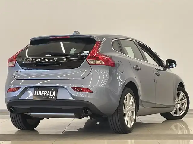 ボルボ Ｖ４０ T3 インスクリプション 岡山県 2017(平29)年 3.8万km 青 インテリジェントセーフティ/・アダクティブ・クルーズ・コントロール/・アクティブ・ハイビーム/・歩行者エアバック/・ブラインドスポット・インフォメーション・システム/・レーン・チェンジ・マージ・エイド/・レーン・キーピング・エイド/・ドライバー・アラート・コントロール/・クロス・トラフィック・アラート/・ロード・サイン・インフォメーション/・歩行者・サイクリスト検知機能付追突回避・軽減フルオートブレ　　　ーキ・システム/・バックカメラ/パドルシフト/本革（ブラウン）（シートヒーター）/LEDヘッドライト/純正ナビ/純正アルミ（17インチ）/ドライブレコーダー/プレミアムサウンドオーディオシステム/　（harman/kardon）/取扱説明書/保証書/記録簿/ETC/スペアキー
