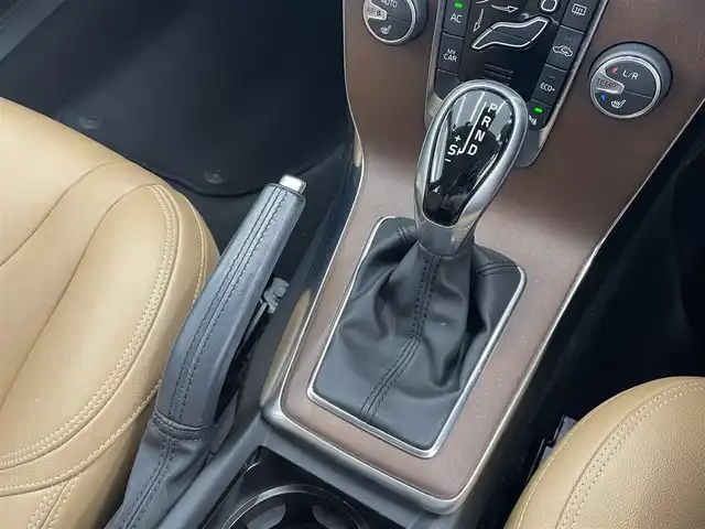 ボルボ Ｖ４０ T3 インスクリプション 岡山県 2017(平29)年 3.8万km 青 インテリジェントセーフティ/・アダクティブ・クルーズ・コントロール/・アクティブ・ハイビーム/・歩行者エアバック/・ブラインドスポット・インフォメーション・システム/・レーン・チェンジ・マージ・エイド/・レーン・キーピング・エイド/・ドライバー・アラート・コントロール/・クロス・トラフィック・アラート/・ロード・サイン・インフォメーション/・歩行者・サイクリスト検知機能付追突回避・軽減フルオートブレ　　　ーキ・システム/・バックカメラ/パドルシフト/本革（ブラウン）（シートヒーター）/LEDヘッドライト/純正ナビ/純正アルミ（17インチ）/ドライブレコーダー/プレミアムサウンドオーディオシステム/　（harman/kardon）/取扱説明書/保証書/記録簿/ETC/スペアキー