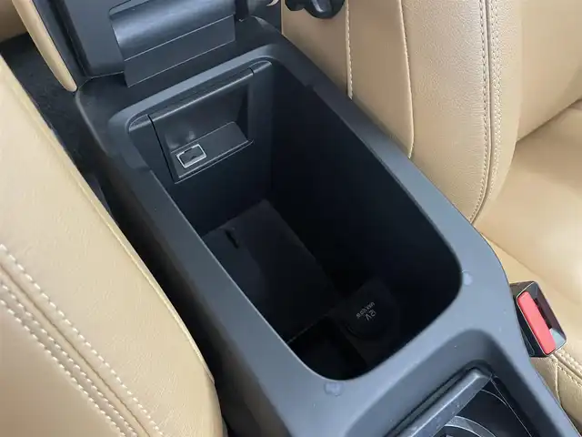 ボルボ Ｖ４０ T3 インスクリプション 岡山県 2017(平29)年 3.8万km 青 インテリジェントセーフティ/・アダクティブ・クルーズ・コントロール/・アクティブ・ハイビーム/・歩行者エアバック/・ブラインドスポット・インフォメーション・システム/・レーン・チェンジ・マージ・エイド/・レーン・キーピング・エイド/・ドライバー・アラート・コントロール/・クロス・トラフィック・アラート/・ロード・サイン・インフォメーション/・歩行者・サイクリスト検知機能付追突回避・軽減フルオートブレ　　　ーキ・システム/・バックカメラ/パドルシフト/本革（ブラウン）（シートヒーター）/LEDヘッドライト/純正ナビ/純正アルミ（17インチ）/ドライブレコーダー/プレミアムサウンドオーディオシステム/　（harman/kardon）/取扱説明書/保証書/記録簿/ETC/スペアキー