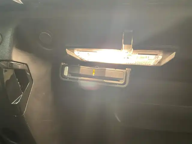 ボルボ Ｖ４０ T3 インスクリプション 岡山県 2017(平29)年 3.8万km 青 インテリジェントセーフティ/・アダクティブ・クルーズ・コントロール/・アクティブ・ハイビーム/・歩行者エアバック/・ブラインドスポット・インフォメーション・システム/・レーン・チェンジ・マージ・エイド/・レーン・キーピング・エイド/・ドライバー・アラート・コントロール/・クロス・トラフィック・アラート/・ロード・サイン・インフォメーション/・歩行者・サイクリスト検知機能付追突回避・軽減フルオートブレ　　　ーキ・システム/・バックカメラ/パドルシフト/本革（ブラウン）（シートヒーター）/LEDヘッドライト/純正ナビ/純正アルミ（17インチ）/ドライブレコーダー/プレミアムサウンドオーディオシステム/　（harman/kardon）/取扱説明書/保証書/記録簿/ETC/スペアキー
