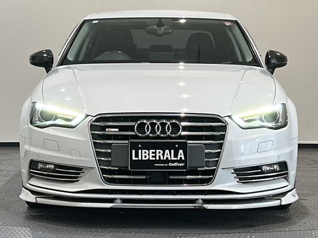 アウディ Ａ３ セダン 1．4 TFSIシリンダーオンデマンド 新潟県 2014(平26)年 10.1万km 白 コンビニエンスパッケージ/・  アドバンストキーシステム/・リヤビューカメラ/・アウディパーキングシステム/社外エアロ（フロント/サイド/リア）/社外パドルシフト/社外シートカバー/MMI ナビゲーションシステム/・フルセグTV/・Bluetooth/・AM/FM/・CD/DVD/クルーズコントロール/オートライト/オートエアコン/ハンドルスイッチ/純正アルミホイール/ETC