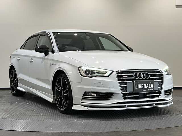 アウディ Ａ３ セダン 1．4 TFSIシリンダーオンデマンド 新潟県 2014(平26)年 10.1万km 白 コンビニエンスパッケージ/・  アドバンストキーシステム/・リヤビューカメラ/・アウディパーキングシステム/社外エアロ（フロント/サイド/リア）/社外パドルシフト/社外シートカバー/MMI ナビゲーションシステム/・フルセグTV/・Bluetooth/・AM/FM/・CD/DVD/クルーズコントロール/オートライト/オートエアコン/ハンドルスイッチ/純正アルミホイール/ETC