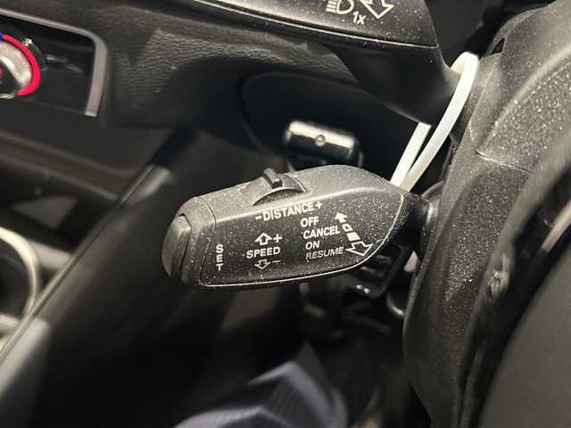 アウディ Ａ３ セダン 1．4 TFSIシリンダーオンデマンド 新潟県 2014(平26)年 10.1万km 白 コンビニエンスパッケージ/・  アドバンストキーシステム/・リヤビューカメラ/・アウディパーキングシステム/社外エアロ（フロント/サイド/リア）/社外パドルシフト/社外シートカバー/MMI ナビゲーションシステム/・フルセグTV/・Bluetooth/・AM/FM/・CD/DVD/クルーズコントロール/オートライト/オートエアコン/ハンドルスイッチ/純正アルミホイール/ETC