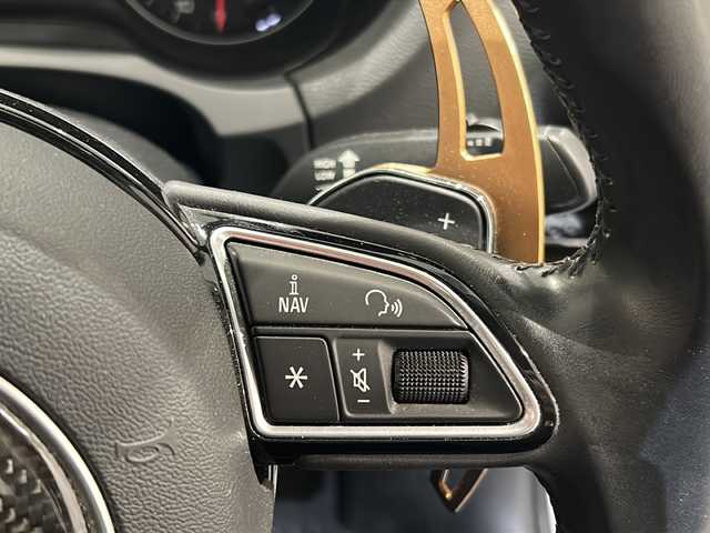 アウディ Ａ３ セダン 1．4 TFSIシリンダーオンデマンド 新潟県 2014(平26)年 10.1万km 白 コンビニエンスパッケージ/・  アドバンストキーシステム/・リヤビューカメラ/・アウディパーキングシステム/社外エアロ（フロント/サイド/リア）/社外パドルシフト/社外シートカバー/MMI ナビゲーションシステム/・フルセグTV/・Bluetooth/・AM/FM/・CD/DVD/クルーズコントロール/オートライト/オートエアコン/ハンドルスイッチ/純正アルミホイール/ETC