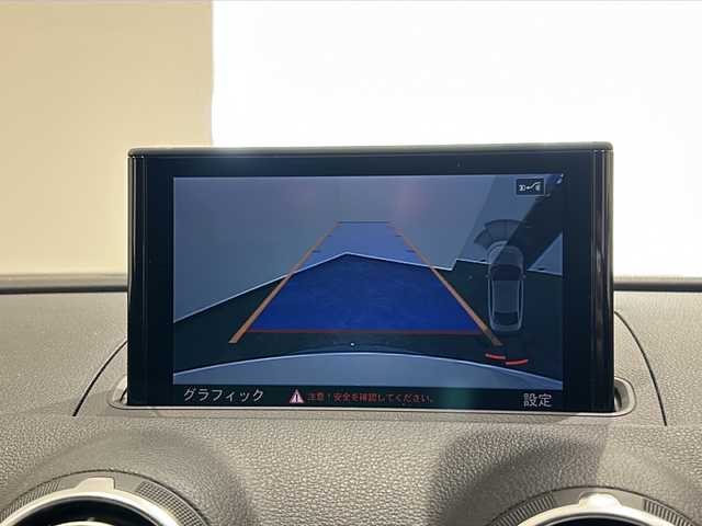 アウディ Ａ３ セダン 1．4 TFSIシリンダーオンデマンド 新潟県 2014(平26)年 10.1万km 白 コンビニエンスパッケージ/・  アドバンストキーシステム/・リヤビューカメラ/・アウディパーキングシステム/社外エアロ（フロント/サイド/リア）/社外パドルシフト/社外シートカバー/MMI ナビゲーションシステム/・フルセグTV/・Bluetooth/・AM/FM/・CD/DVD/クルーズコントロール/オートライト/オートエアコン/ハンドルスイッチ/純正アルミホイール/ETC