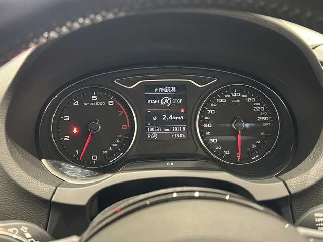アウディ Ａ３ セダン 1．4 TFSIシリンダーオンデマンド 新潟県 2014(平26)年 10.1万km 白 コンビニエンスパッケージ/・  アドバンストキーシステム/・リヤビューカメラ/・アウディパーキングシステム/社外エアロ（フロント/サイド/リア）/社外パドルシフト/社外シートカバー/MMI ナビゲーションシステム/・フルセグTV/・Bluetooth/・AM/FM/・CD/DVD/クルーズコントロール/オートライト/オートエアコン/ハンドルスイッチ/純正アルミホイール/ETC