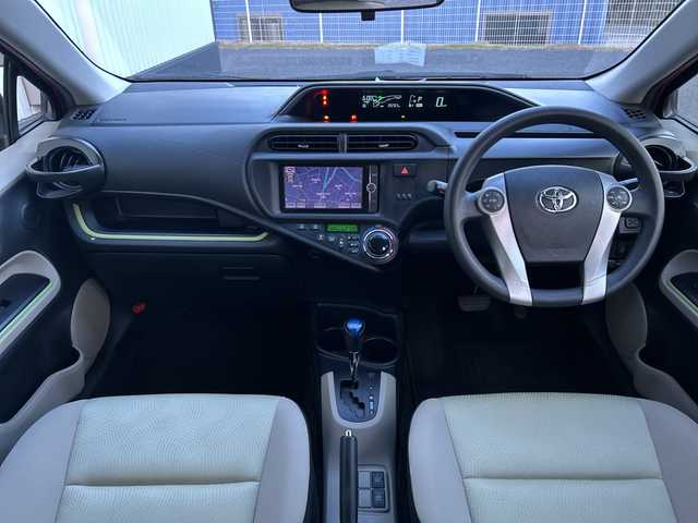 トヨタ アクア S 山形県 2014(平26)年 4万km シトラスオレンジマイカメタリック 純正7インチナビ/(BT/フルセグTV/CD/DVD/AM/FM）/バックカメラ/ETC/アイドリングストップ/LEDヘッドライト/フォグランプ/オートライト/ウィンカーミラー/電動格納ミラー/シートリフター/プッシュスタート/スマートキー/フロアマット/ドアバイザー/スペアキー/取扱説明書/保証書