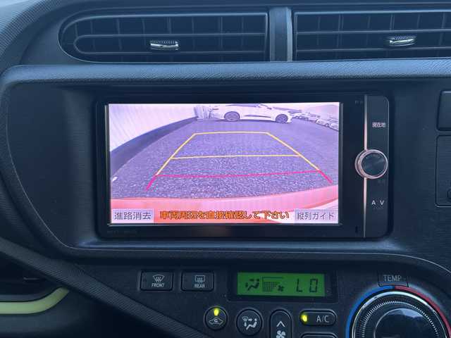 トヨタ アクア S 山形県 2014(平26)年 4万km シトラスオレンジマイカメタリック 純正7インチナビ/(BT/フルセグTV/CD/DVD/AM/FM）/バックカメラ/ETC/アイドリングストップ/LEDヘッドライト/フォグランプ/オートライト/ウィンカーミラー/電動格納ミラー/シートリフター/プッシュスタート/スマートキー/フロアマット/ドアバイザー/スペアキー/取扱説明書/保証書