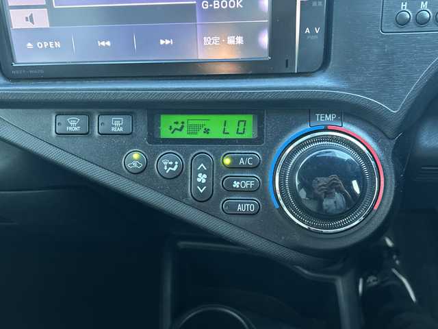 トヨタ アクア S 山形県 2014(平26)年 4万km シトラスオレンジマイカメタリック 純正7インチナビ/(BT/フルセグTV/CD/DVD/AM/FM）/バックカメラ/ETC/アイドリングストップ/LEDヘッドライト/フォグランプ/オートライト/ウィンカーミラー/電動格納ミラー/シートリフター/プッシュスタート/スマートキー/フロアマット/ドアバイザー/スペアキー/取扱説明書/保証書