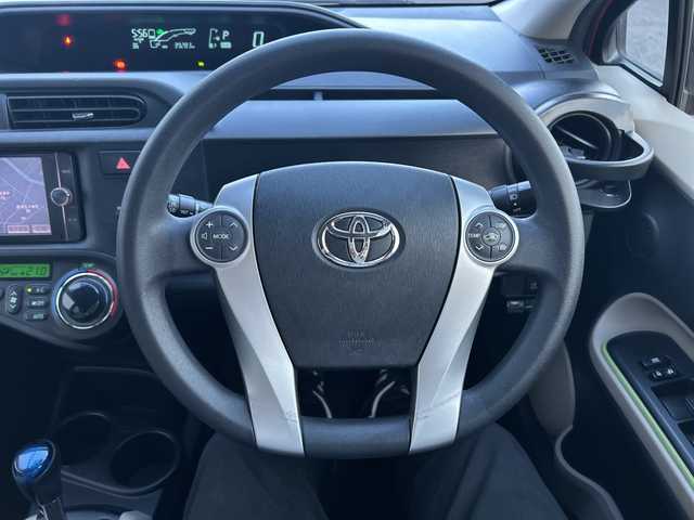 トヨタ アクア S 山形県 2014(平26)年 4万km シトラスオレンジマイカメタリック 純正7インチナビ/(BT/フルセグTV/CD/DVD/AM/FM）/バックカメラ/ETC/アイドリングストップ/LEDヘッドライト/フォグランプ/オートライト/ウィンカーミラー/電動格納ミラー/シートリフター/プッシュスタート/スマートキー/フロアマット/ドアバイザー/スペアキー/取扱説明書/保証書