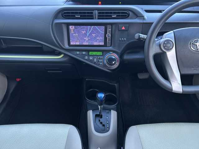 トヨタ アクア S 山形県 2014(平26)年 4万km シトラスオレンジマイカメタリック 純正7インチナビ/(BT/フルセグTV/CD/DVD/AM/FM）/バックカメラ/ETC/アイドリングストップ/LEDヘッドライト/フォグランプ/オートライト/ウィンカーミラー/電動格納ミラー/シートリフター/プッシュスタート/スマートキー/フロアマット/ドアバイザー/スペアキー/取扱説明書/保証書