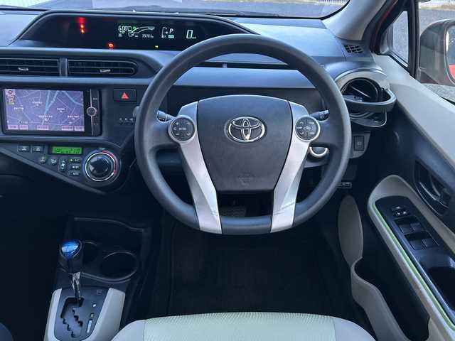 トヨタ アクア S 山形県 2014(平26)年 4万km シトラスオレンジマイカメタリック 純正7インチナビ/(BT/フルセグTV/CD/DVD/AM/FM）/バックカメラ/ETC/アイドリングストップ/LEDヘッドライト/フォグランプ/オートライト/ウィンカーミラー/電動格納ミラー/シートリフター/プッシュスタート/スマートキー/フロアマット/ドアバイザー/スペアキー/取扱説明書/保証書