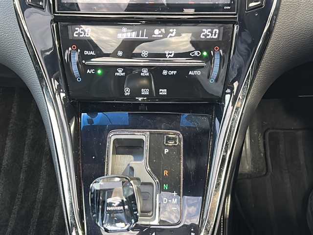 トヨタ ハリアー プレミアム 静岡県 2017(平29)年 9万km 黒 ナビ/・Bluetooth/CD/DVD/SD/USB/HDMI/・ラジオ/フルセグTV/主要装備/・レーダークルーズコントロール　/・ドライブレコーダー　/・バックカメラ　/・テレスコピックステアリング　/・ＥＴＣ　/・レーンキープアシスト　/・オートライト　/・オートハイビーム　/・ハーフレザーシート　/・サンルーフ　/・パワーシート/・ステアリングリモコン/・フォグランプ/・プッシュスタート/・スマートキー/・コーナーセンサー/・LEDヘッドライト/・純正フロアマット/・純正アルミホイール