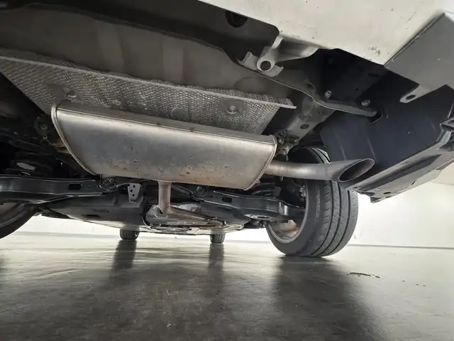 トヨタ カローラツーリング ハイブリッド ダブルバイビー 三重県 2020(令2)年 5.4万km プラチナホワイトパールマイカ ハイブリッド/FF/フロアCVT/【OP】純正 9インチ ディスプレイオーディオ/（AM/FM/USB/iPod/Bluetooth/Miracast/CarPlay/AndroidAuto）/バックカメラ/【DOP】プレミアムサウンド8chスピーカー＆ダブルツィーターシステム/ドライブレコーダー 前後/ビルトイン ETC/Toyota Safety Sense/●プリクラッシュセーフティ/●レーントレーシングアシスト/●レーダークルコン（全車速追従機能付）/●オートハイビーム/●ロードサインアシスト/・【OP】ブラインドスポットモニター＋リヤクロストラフィックアラート/・パーキングサポートブレーキ（静止物・後方接近車両*）/・先行車発進告知機能/など/装備/・【OP】ルーフレール（ダークグレーM塗装）/・【OP】ハーフレザーシート（合皮＋レザテック）/・【OP】アクセサリーコンセント（AC100V・1500W/コンセント2個、非常時給電システム付）/・【OP】おくだけ充電/・オートエアコン/・オートライト/・LED ヘッドランプ＋フロントフォグランプ/・電子パーキングブレーキ＆ブレーキホールド/・プッシュスタート/・スマートキーx2/など