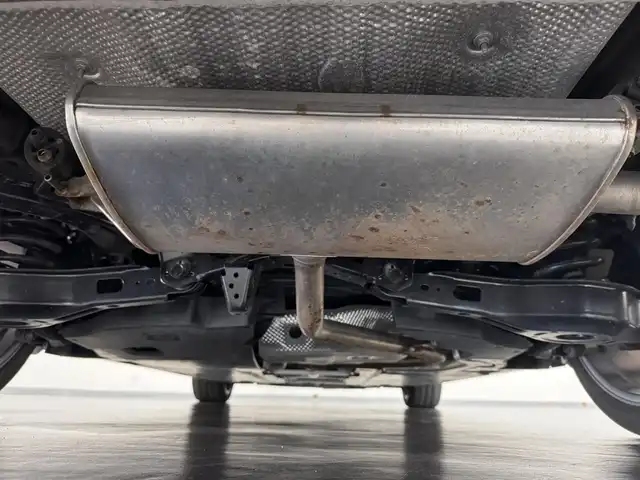 トヨタ カローラツーリング ハイブリッド ダブルバイビー 三重県 2020(令2)年 5.4万km プラチナホワイトパールマイカ ハイブリッド/FF/フロアCVT/【OP】純正 9インチ ディスプレイオーディオ/（AM/FM/USB/iPod/Bluetooth/Miracast/CarPlay/AndroidAuto）/バックカメラ/【DOP】プレミアムサウンド8chスピーカー＆ダブルツィーターシステム/ドライブレコーダー 前後/ビルトイン ETC/Toyota Safety Sense/●プリクラッシュセーフティ/●レーントレーシングアシスト/●レーダークルコン（全車速追従機能付）/●オートハイビーム/●ロードサインアシスト/・【OP】ブラインドスポットモニター＋リヤクロストラフィックアラート/・パーキングサポートブレーキ（静止物・後方接近車両*）/・先行車発進告知機能/など/装備/・【OP】ルーフレール（ダークグレーM塗装）/・【OP】ハーフレザーシート（合皮＋レザテック）/・【OP】アクセサリーコンセント（AC100V・1500W/コンセント2個、非常時給電システム付）/・【OP】おくだけ充電/・オートエアコン/・オートライト/・LED ヘッドランプ＋フロントフォグランプ/・電子パーキングブレーキ＆ブレーキホールド/・プッシュスタート/・スマートキーx2/など