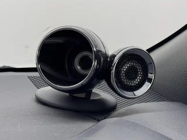 トヨタ カローラツーリング ハイブリッド ダブルバイビー 三重県 2020(令2)年 5.4万km プラチナホワイトパールマイカ ハイブリッド/FF/フロアCVT/【OP】純正 9インチ ディスプレイオーディオ/（AM/FM/USB/iPod/Bluetooth/Miracast/CarPlay/AndroidAuto）/バックカメラ/【DOP】プレミアムサウンド8chスピーカー＆ダブルツィーターシステム/ドライブレコーダー 前後/ビルトイン ETC/Toyota Safety Sense/●プリクラッシュセーフティ/●レーントレーシングアシスト/●レーダークルコン（全車速追従機能付）/●オートハイビーム/●ロードサインアシスト/・【OP】ブラインドスポットモニター＋リヤクロストラフィックアラート/・パーキングサポートブレーキ（静止物・後方接近車両*）/・先行車発進告知機能/など/装備/・【OP】ルーフレール（ダークグレーM塗装）/・【OP】ハーフレザーシート（合皮＋レザテック）/・【OP】アクセサリーコンセント（AC100V・1500W/コンセント2個、非常時給電システム付）/・【OP】おくだけ充電/・オートエアコン/・オートライト/・LED ヘッドランプ＋フロントフォグランプ/・電子パーキングブレーキ＆ブレーキホールド/・プッシュスタート/・スマートキーx2/など