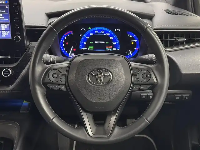 トヨタ カローラツーリング ハイブリッド ダブルバイビー 三重県 2020(令2)年 5.4万km プラチナホワイトパールマイカ ハイブリッド/FF/フロアCVT/【OP】純正 9インチ ディスプレイオーディオ/（AM/FM/USB/iPod/Bluetooth/Miracast/CarPlay/AndroidAuto）/バックカメラ/【DOP】プレミアムサウンド8chスピーカー＆ダブルツィーターシステム/ドライブレコーダー 前後/ビルトイン ETC/Toyota Safety Sense/●プリクラッシュセーフティ/●レーントレーシングアシスト/●レーダークルコン（全車速追従機能付）/●オートハイビーム/●ロードサインアシスト/・【OP】ブラインドスポットモニター＋リヤクロストラフィックアラート/・パーキングサポートブレーキ（静止物・後方接近車両*）/・先行車発進告知機能/など/装備/・【OP】ルーフレール（ダークグレーM塗装）/・【OP】ハーフレザーシート（合皮＋レザテック）/・【OP】アクセサリーコンセント（AC100V・1500W/コンセント2個、非常時給電システム付）/・【OP】おくだけ充電/・オートエアコン/・オートライト/・LED ヘッドランプ＋フロントフォグランプ/・電子パーキングブレーキ＆ブレーキホールド/・プッシュスタート/・スマートキーx2/など