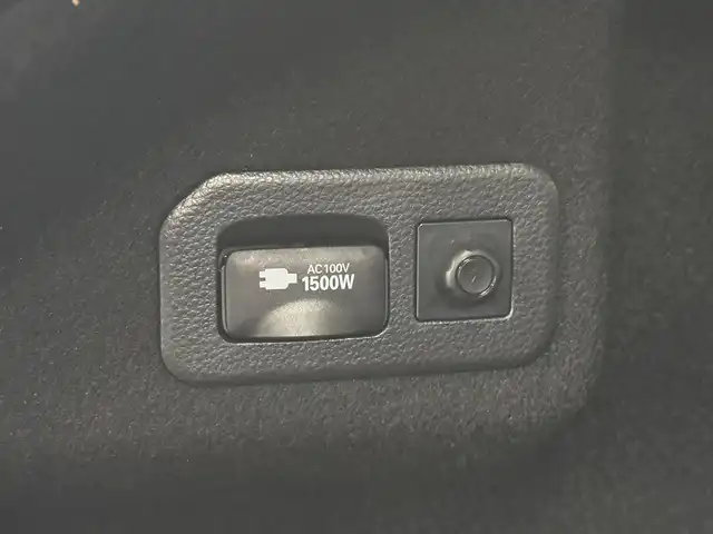 トヨタ カローラツーリング ハイブリッド ダブルバイビー 三重県 2020(令2)年 5.4万km プラチナホワイトパールマイカ ハイブリッド/FF/フロアCVT/【OP】純正 9インチ ディスプレイオーディオ/（AM/FM/USB/iPod/Bluetooth/Miracast/CarPlay/AndroidAuto）/バックカメラ/【DOP】プレミアムサウンド8chスピーカー＆ダブルツィーターシステム/ドライブレコーダー 前後/ビルトイン ETC/Toyota Safety Sense/●プリクラッシュセーフティ/●レーントレーシングアシスト/●レーダークルコン（全車速追従機能付）/●オートハイビーム/●ロードサインアシスト/・【OP】ブラインドスポットモニター＋リヤクロストラフィックアラート/・パーキングサポートブレーキ（静止物・後方接近車両*）/・先行車発進告知機能/など/装備/・【OP】ルーフレール（ダークグレーM塗装）/・【OP】ハーフレザーシート（合皮＋レザテック）/・【OP】アクセサリーコンセント（AC100V・1500W/コンセント2個、非常時給電システム付）/・【OP】おくだけ充電/・オートエアコン/・オートライト/・LED ヘッドランプ＋フロントフォグランプ/・電子パーキングブレーキ＆ブレーキホールド/・プッシュスタート/・スマートキーx2/など