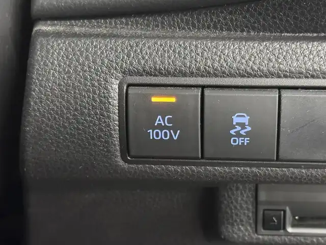 トヨタ カローラツーリング ハイブリッド ダブルバイビー 三重県 2020(令2)年 5.4万km プラチナホワイトパールマイカ ハイブリッド/FF/フロアCVT/【OP】純正 9インチ ディスプレイオーディオ/（AM/FM/USB/iPod/Bluetooth/Miracast/CarPlay/AndroidAuto）/バックカメラ/【DOP】プレミアムサウンド8chスピーカー＆ダブルツィーターシステム/ドライブレコーダー 前後/ビルトイン ETC/Toyota Safety Sense/●プリクラッシュセーフティ/●レーントレーシングアシスト/●レーダークルコン（全車速追従機能付）/●オートハイビーム/●ロードサインアシスト/・【OP】ブラインドスポットモニター＋リヤクロストラフィックアラート/・パーキングサポートブレーキ（静止物・後方接近車両*）/・先行車発進告知機能/など/装備/・【OP】ルーフレール（ダークグレーM塗装）/・【OP】ハーフレザーシート（合皮＋レザテック）/・【OP】アクセサリーコンセント（AC100V・1500W/コンセント2個、非常時給電システム付）/・【OP】おくだけ充電/・オートエアコン/・オートライト/・LED ヘッドランプ＋フロントフォグランプ/・電子パーキングブレーキ＆ブレーキホールド/・プッシュスタート/・スマートキーx2/など