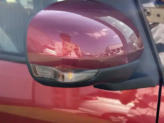 ダイハツ タント カスタム X 香川県 2023(令5)年 0.7万km ファイアークォーツレッドM 登録時走行距離：6138km/スマートアシスト/→衝突回避支援ブレーキ/→車線逸脱警報機能/→先行車発進お知らせ機能/純正7型ナビ/→ＣＤ／ＤＶＤ/→フルセグTV/バックカメラ/両側パワースライドドア/ハーフレザーシート/前席シートヒーター/ステアリングリモコン/LEDヘッドライト/オートライト/ドライブレコーダー/純正14インチアルミホイール/純正フロアマット/スマートキー/プッシュスタート/電動格納ウィンカーミラー/バイザー