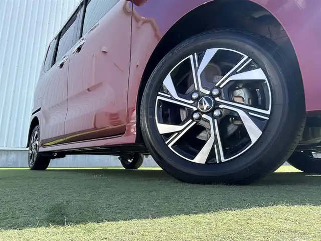 ダイハツ タント カスタム X 香川県 2023(令5)年 0.7万km ファイアークォーツレッドM 登録時走行距離：6138km/スマートアシスト/→衝突回避支援ブレーキ/→車線逸脱警報機能/→先行車発進お知らせ機能/純正7型ナビ/→ＣＤ／ＤＶＤ/→フルセグTV/バックカメラ/両側パワースライドドア/ハーフレザーシート/前席シートヒーター/ステアリングリモコン/LEDヘッドライト/オートライト/ドライブレコーダー/純正14インチアルミホイール/純正フロアマット/スマートキー/プッシュスタート/電動格納ウィンカーミラー/バイザー