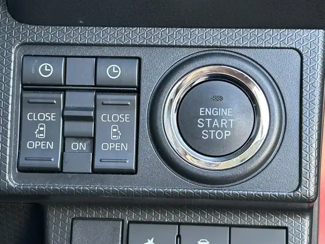 ダイハツ タント カスタム X 香川県 2023(令5)年 0.7万km ファイアークォーツレッドM 登録時走行距離：6138km/スマートアシスト/→衝突回避支援ブレーキ/→車線逸脱警報機能/→先行車発進お知らせ機能/純正7型ナビ/→ＣＤ／ＤＶＤ/→フルセグTV/バックカメラ/両側パワースライドドア/ハーフレザーシート/前席シートヒーター/ステアリングリモコン/LEDヘッドライト/オートライト/ドライブレコーダー/純正14インチアルミホイール/純正フロアマット/スマートキー/プッシュスタート/電動格納ウィンカーミラー/バイザー