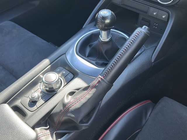 マツダ ロードスター RS 三重県 2016(平28)年 13.2万km ソウルレッドプレミアムメタリック 純正ナビ/ＢＳＭ/ＥＴＣ/スペアキー/シートヒーター/USB給電/レーンキープアシスト/LEDヘッドライト/ステアリングスイッチ/オートライト/RECAROシート/MT車/禁煙車