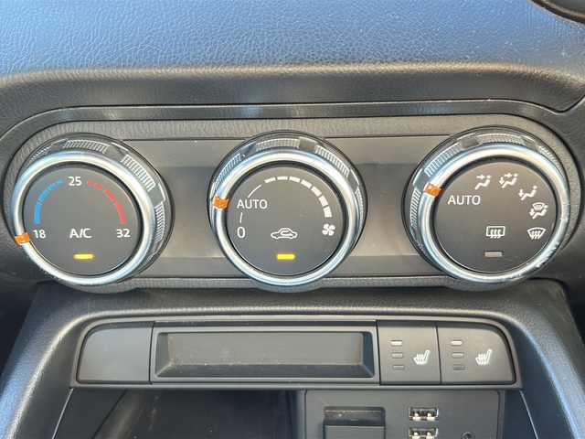 マツダ ロードスター RS 三重県 2016(平28)年 13.2万km ソウルレッドプレミアムメタリック 純正ナビ/ＢＳＭ/ＥＴＣ/スペアキー/シートヒーター/USB給電/レーンキープアシスト/LEDヘッドライト/ステアリングスイッチ/オートライト/RECAROシート/MT車/禁煙車