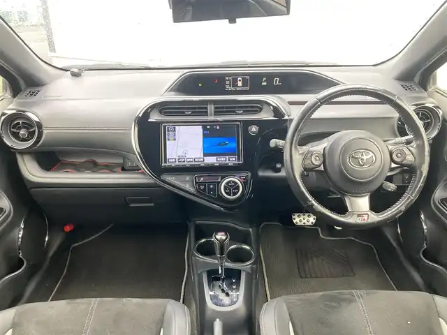 トヨタ アクア G GRスポーツ 熊本県 2018(平30)年 9.1万km ブラックマイカ 純正ナビ/・AM/FM/CD/SD/USB/HDMI/BT/・フルセグTV/バックカメラ/トヨタセーフティセンス/・プリクラッシュセーフティ/・レーンディパーチャーアラート/・先行車発進お知らせ機能/・オートマチックハイビーム/クルーズコントロール/車両接近通報装置/純正ドライブレコーダー/ETC2.0/革巻きステアリング/・ステアリングリモコン/オートライト/・フォグランプ/・LEDライト/電動格納ミラー/・ウィンカーミラー/ドアバイザー/ハーフレザーシート/純正フロアマット/純正アルミホイール/スマートキー
