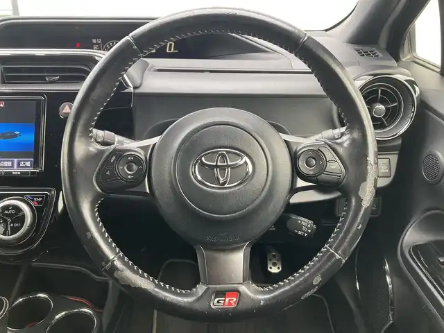トヨタ アクア G GRスポーツ 熊本県 2018(平30)年 9.1万km ブラックマイカ 純正ナビ/・AM/FM/CD/SD/USB/HDMI/BT/・フルセグTV/バックカメラ/トヨタセーフティセンス/・プリクラッシュセーフティ/・レーンディパーチャーアラート/・先行車発進お知らせ機能/・オートマチックハイビーム/クルーズコントロール/車両接近通報装置/純正ドライブレコーダー/ETC2.0/革巻きステアリング/・ステアリングリモコン/オートライト/・フォグランプ/・LEDライト/電動格納ミラー/・ウィンカーミラー/ドアバイザー/ハーフレザーシート/純正フロアマット/純正アルミホイール/スマートキー