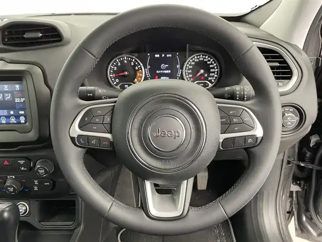 クライスラー・ジープ ジープ レネゲード ロンジチュード 富山県 2020(令2)年 4.8万km ガンＭ ワンオーナー/純正ディスプレイオーディオ(AM/FM/BT/USB/AUX)/バックカメラ/クルーズコントロール/レーンキープアシスト/衝突軽減ブレーキ/ブラインドスポットモニター/電動パーキングブレーキ/後方コーナーセンサー/ルーフレール/アイドリングストップ/横滑り防止装置/純正AW/純正フロアマット/ハロゲンヘッドライト/フォグランプ/プッシュスタート/スマートキー/スペアキー1本/取扱説明書/保証書