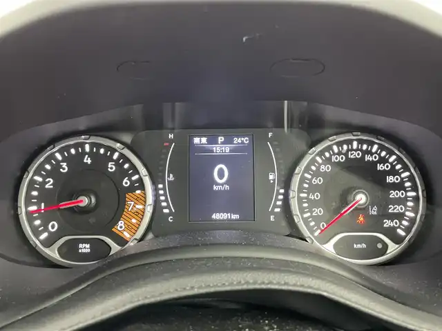 クライスラー・ジープ ジープ レネゲード ロンジチュード 富山県 2020(令2)年 4.8万km ガンＭ ワンオーナー/純正ディスプレイオーディオ(AM/FM/BT/USB/AUX)/バックカメラ/クルーズコントロール/レーンキープアシスト/衝突軽減ブレーキ/ブラインドスポットモニター/電動パーキングブレーキ/後方コーナーセンサー/ルーフレール/アイドリングストップ/横滑り防止装置/純正AW/純正フロアマット/ハロゲンヘッドライト/フォグランプ/プッシュスタート/スマートキー/スペアキー1本/取扱説明書/保証書