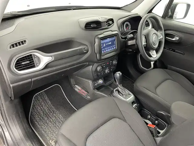 クライスラー・ジープ ジープ レネゲード ロンジチュード 富山県 2020(令2)年 4.8万km ガンＭ ワンオーナー/純正ディスプレイオーディオ(AM/FM/BT/USB/AUX)/バックカメラ/クルーズコントロール/レーンキープアシスト/衝突軽減ブレーキ/ブラインドスポットモニター/電動パーキングブレーキ/後方コーナーセンサー/ルーフレール/アイドリングストップ/横滑り防止装置/純正AW/純正フロアマット/ハロゲンヘッドライト/フォグランプ/プッシュスタート/スマートキー/スペアキー1本/取扱説明書/保証書