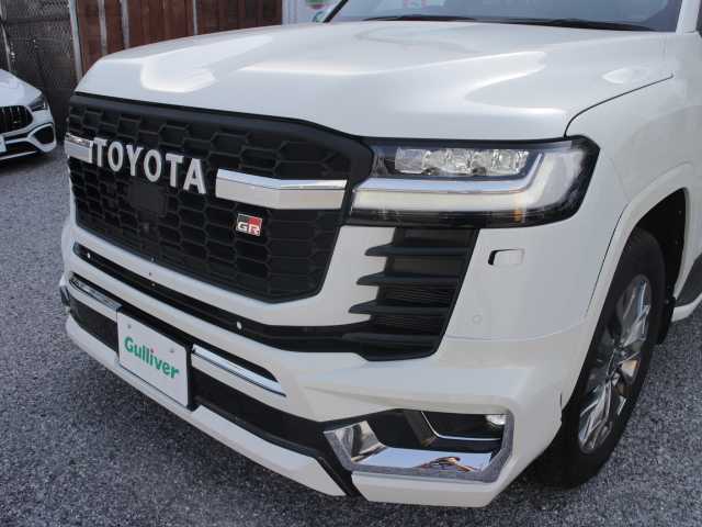 トヨタ ランドクルーザー AX 千葉県 2023(令5)年 0.1万km未満 ホワイトパールクリスタルシャイン ＧＲグリル/ＺＸルック/サンルーフ/純正１２．３型ナビ/AM/FM/Bluetooth/USB/Miracast/全方位カメラ/ブラインドスポットモニター(BSM)/レーダークルーズコントロール/衝突軽減ブレーキ/ＬＥＤヘッドライト/オートハイビーム/オートライト/AC100V電源/取扱説明書　/保証書