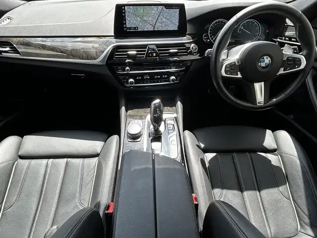 ＢＭＷ ５３０ｉ ツーリング Mスポーツ 兵庫県 2017(平29)年 4.4万km 白 ワンオーナー/純正ナビ(AM.FM.BT.USB)/バックカメラ/ETC/レーダークルーズコントロール/ドライブレコーダー/衝突軽減ブレーキ/パドルシフト/ルーフレール/レザーシート/シートヒーター/パワーシート/シートメモリ機能/オートライト/オートハイビーム/スマートキー/スペアキー/純正フロアマット/取扱説明書・保証書