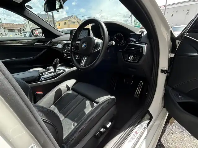 ＢＭＷ ５３０ｉ ツーリング Mスポーツ 兵庫県 2017(平29)年 4.4万km 白 ワンオーナー/純正ナビ(AM.FM.BT.USB)/バックカメラ/ETC/レーダークルーズコントロール/ドライブレコーダー/衝突軽減ブレーキ/パドルシフト/ルーフレール/レザーシート/シートヒーター/パワーシート/シートメモリ機能/オートライト/オートハイビーム/スマートキー/スペアキー/純正フロアマット/取扱説明書・保証書