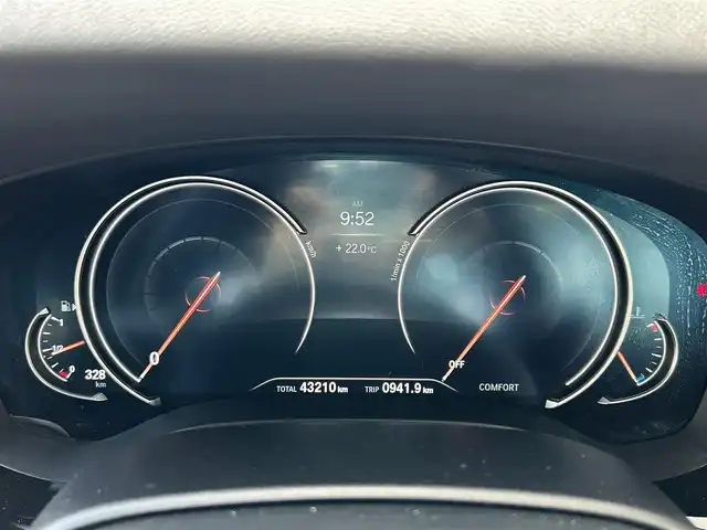 ＢＭＷ ５３０ｉ ツーリング Mスポーツ 兵庫県 2017(平29)年 4.4万km 白 ワンオーナー/純正ナビ(AM.FM.BT.USB)/バックカメラ/ETC/レーダークルーズコントロール/ドライブレコーダー/衝突軽減ブレーキ/パドルシフト/ルーフレール/レザーシート/シートヒーター/パワーシート/シートメモリ機能/オートライト/オートハイビーム/スマートキー/スペアキー/純正フロアマット/取扱説明書・保証書