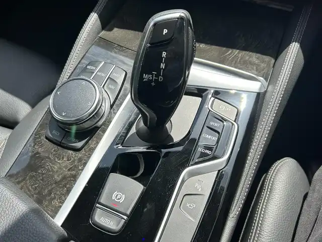 ＢＭＷ ５３０ｉ ツーリング Mスポーツ 兵庫県 2017(平29)年 4.4万km 白 ワンオーナー/純正ナビ(AM.FM.BT.USB)/バックカメラ/ETC/レーダークルーズコントロール/ドライブレコーダー/衝突軽減ブレーキ/パドルシフト/ルーフレール/レザーシート/シートヒーター/パワーシート/シートメモリ機能/オートライト/オートハイビーム/スマートキー/スペアキー/純正フロアマット/取扱説明書・保証書