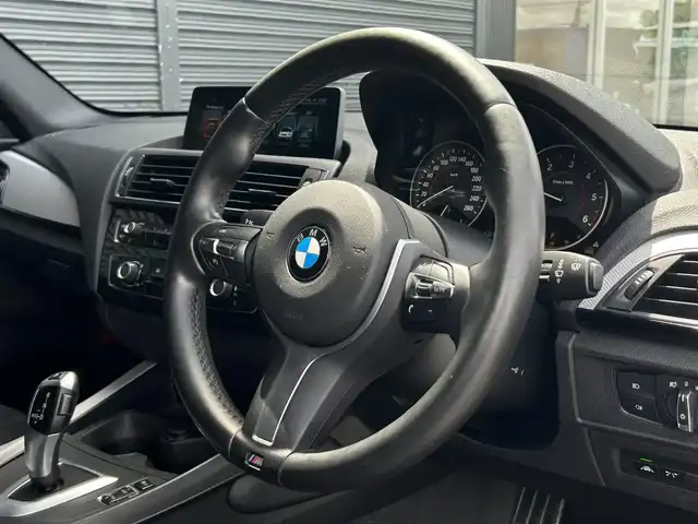 ＢＭＷ １１８ｄ Mスポーツ 茨城県 2016(平28)年 4万km 黒 後期型/インテリジェントセーフティ/レーンディパーチャーウォーニング/クルーズコントロール　/PDC /Bカメラ 　/純正ナビ /CD /DVD /BT /USB /ETC /LEDヘッドライト /ブラックグリル /Mスポーツブルーキャリパー /Mスポーツ18インチAW/禁煙車